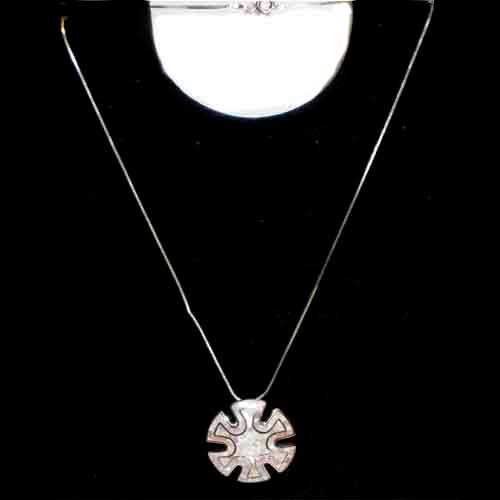 Imagen gargantilla plata motivo floral silueta